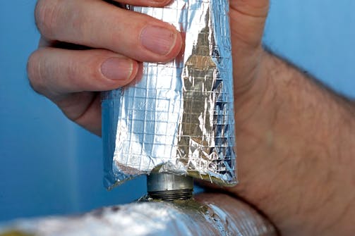 Isolera rör med rörskål på t-rör Isolera rör med rörskål på t-rör